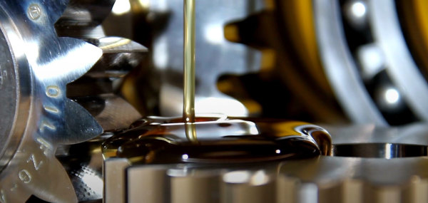 氯硅烷经过水解和缩聚反应可生成树脂等基本有机硅产品。